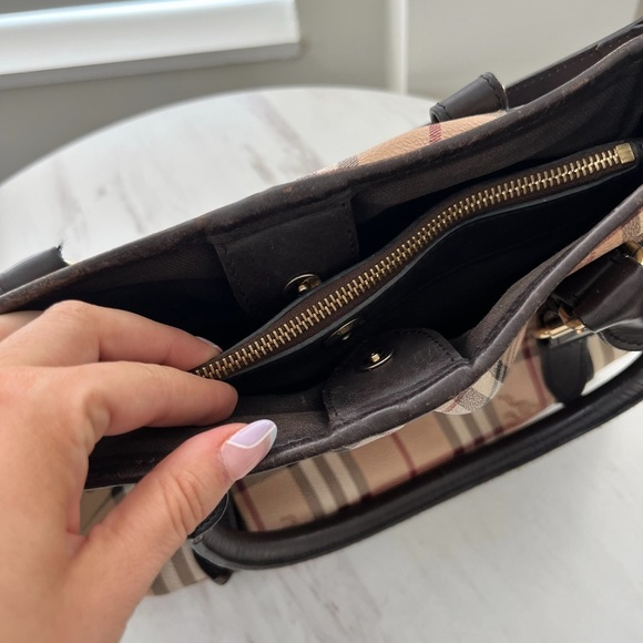 Burberry vintage handbag. - Picture 5 of 7